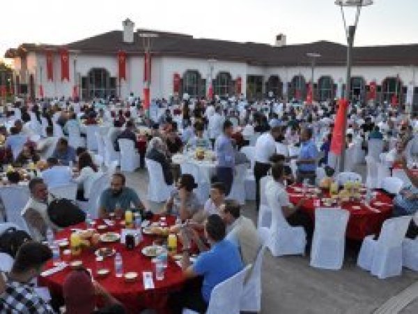 Batman Valiliğinden toplu iftar
