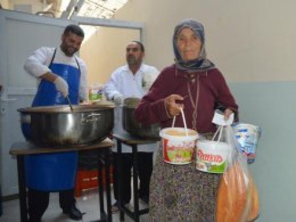 Peygamber Sevdalıları'ndan her gün iftar yemeği