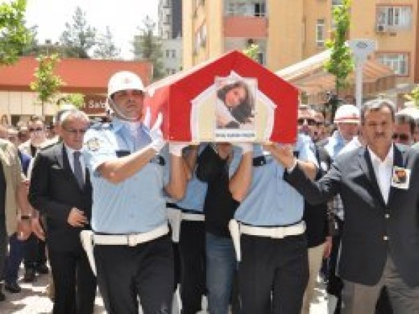 Batman saldırısında ölen öğretmen için tören
