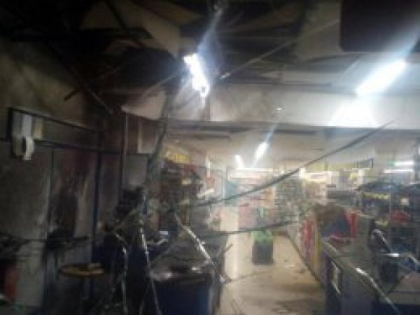 Diyarbakır'da bir markete patlayıcı atıldı