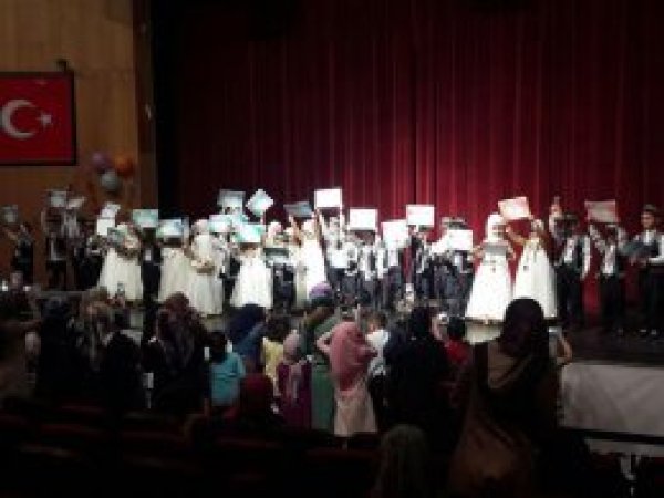 Hatim yapan miniklere diplomaları verildi
