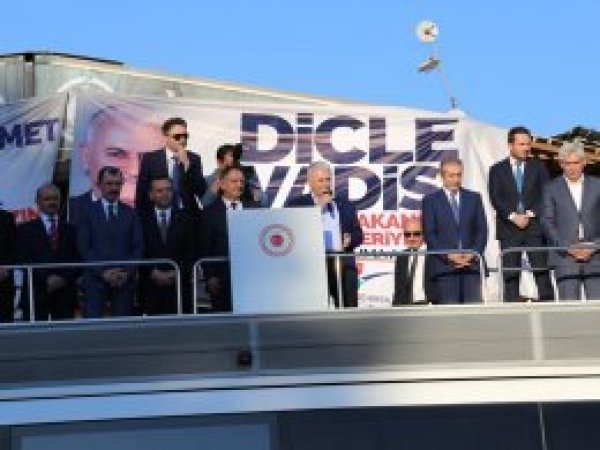 Başbakan Diyarbakır'da toplu açılış törenine katıldı