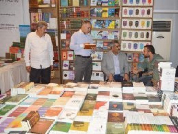 HÜDA PAR heyetinden kitap fuarı ziyareti