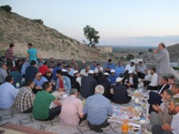 HÜDA PAR’dan İçören köyünde iftar yemeği