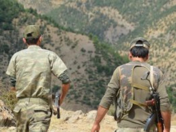 Hakkari'de çatışma: 5 korucu yaralandı