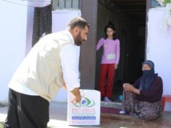 IHO-EBRAR Elazığ'da Ramazan kumanyası dağıttı