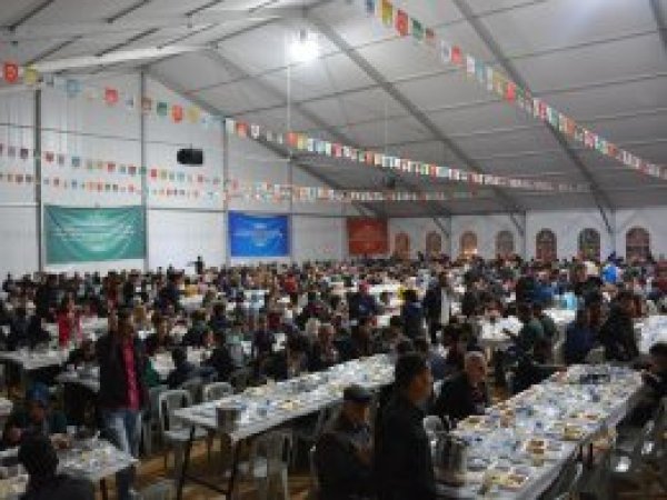 Erzurum Valiliğinden mültecilere iftar