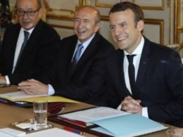 Fransa'da 4 bakan görevlerinden istifa etti 