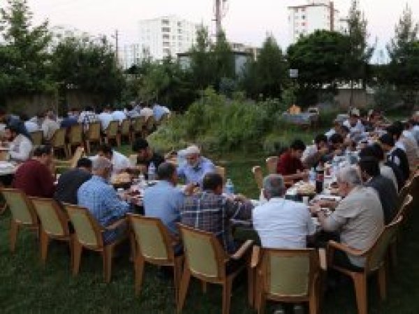 Rehber TV’den iftar yemeği