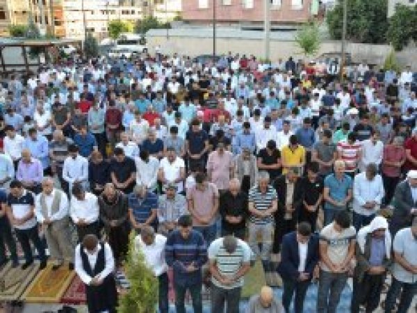 Siverek’te Bayram namazında camiler doldu taştı