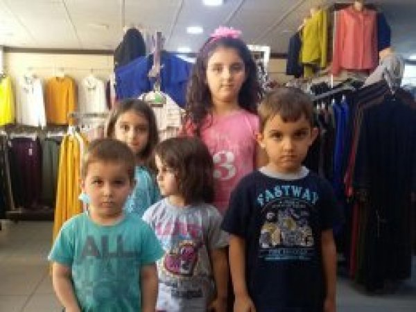 Umut Kervanı Vakfı 55 yetimi giydirdi