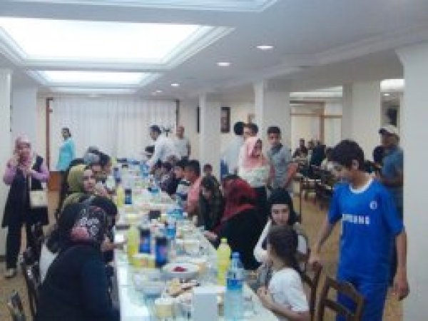 Yetim çocuklar iftarda bir araya geldi