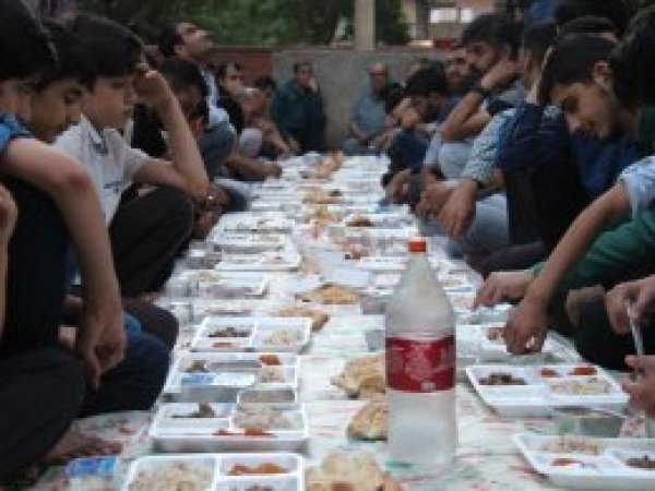 Şura-Der'den halka iftar yemeği
