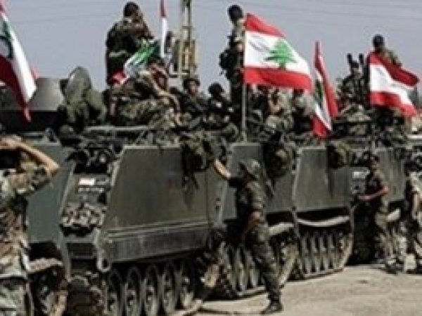 Lübnan'da 5 canlı bomba askerlere saldırdı