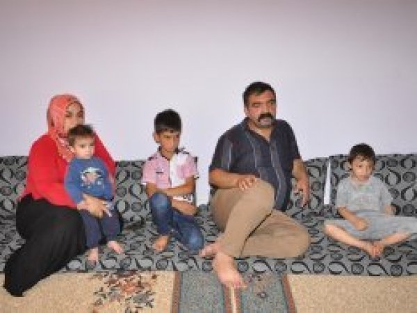 Evleri çökme tehlikesi yaşayan aile yardım bekliyor