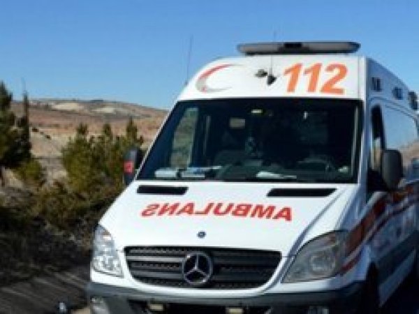 Minibüs ile otomobil çarpıştı: 8 yaralı