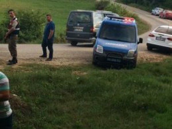 Suriyeli hamile kadını çocuğuyla birlikte öldürdüler