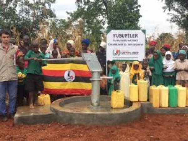 Yusufiler hayratına Uganda’da su kuyusu açıldı