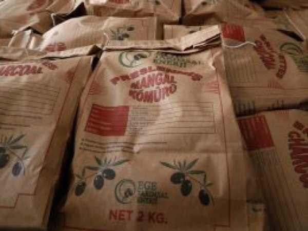 Zeytin atıklarından mangal kömürü üretti