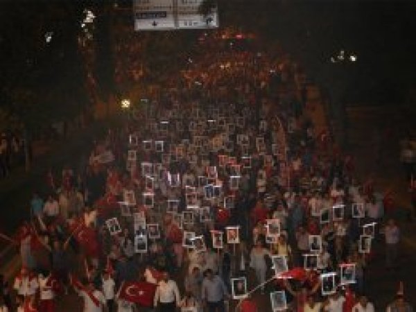 Ankara’da yüzbinler tekbirlerle yürüdü