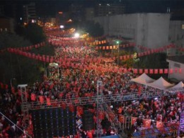 Batmanlılar sabaha kadar meydandaydı