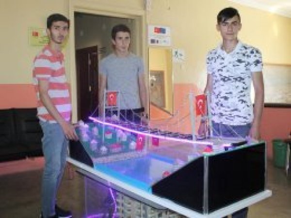 Şehitler Köprüsü'nün maketini yaptılar