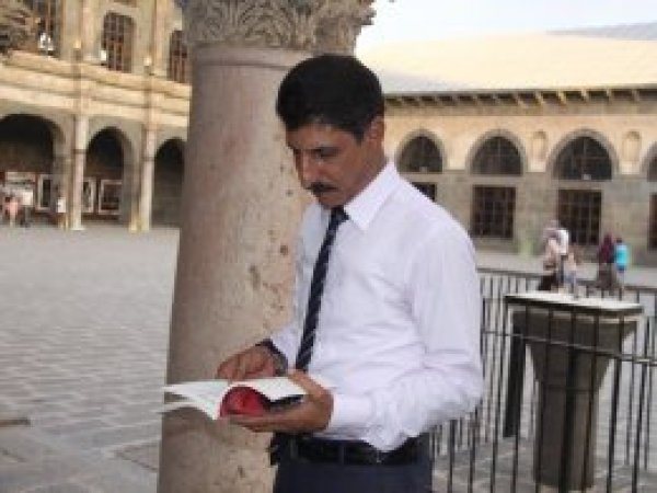 Şehitler üzerine şiir kitabı çıkardı