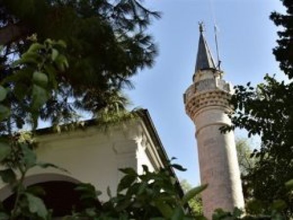 15 yılda 170 minare inşa etti