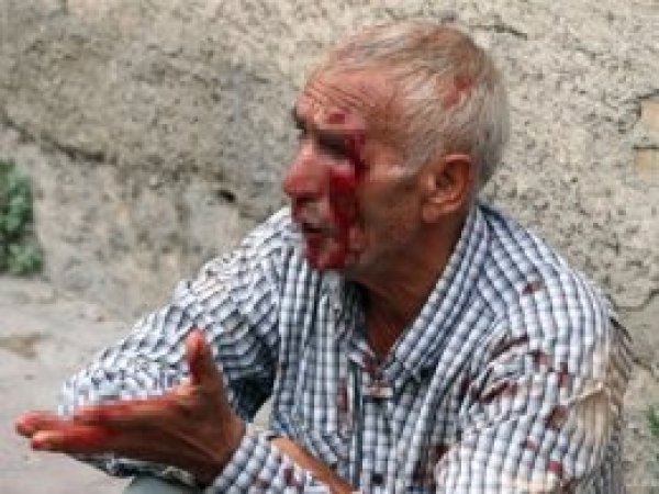 77 yaşındaki adamı öldüresiye dövüp parasını gasp ettiler!