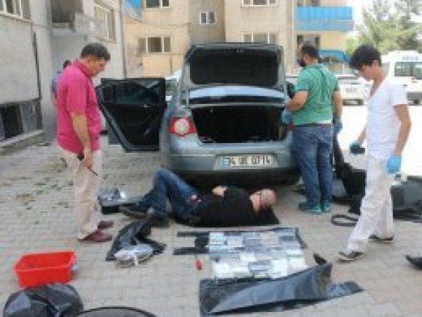 Eski komiser kaçakçılıktan yakalandı