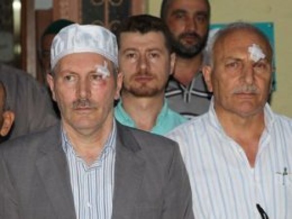Eyüp'te sela okuyan imama saldırı