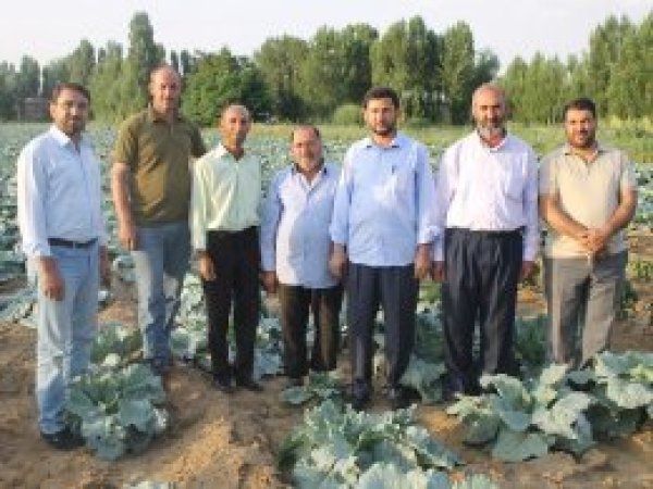 Muş HÜDA PAR'dan çiftçilere tarlada ziyaret