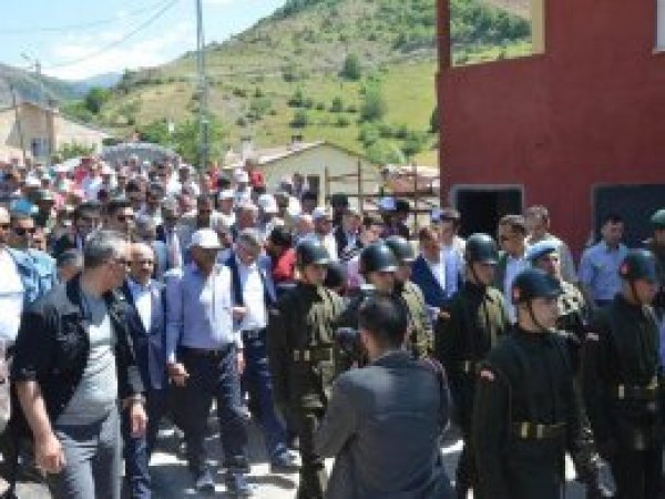 Tunceli'de katledilen öğretmen defnedildi