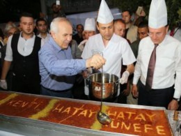 78 metrelik künefe ilgi gördü