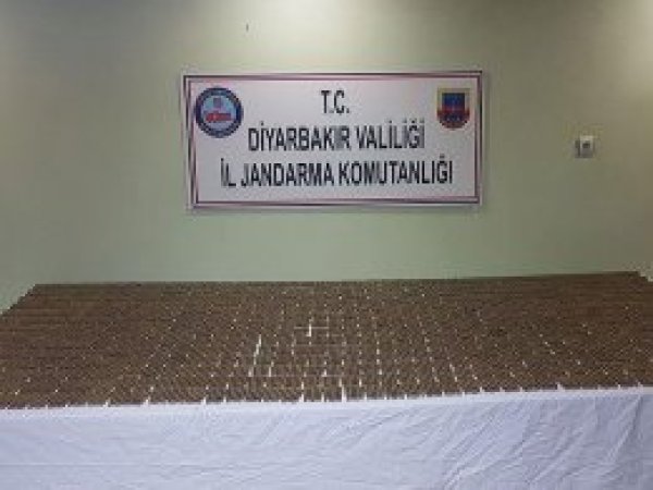 Diyarbakır'da 3518 keskin nişancı tüfeği fişeği ele geçirildi