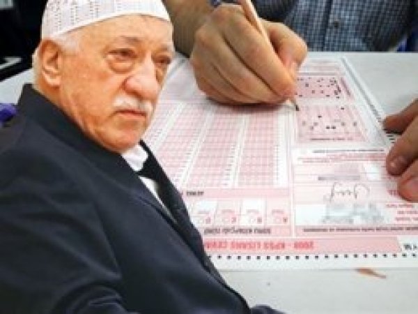 FETÖ'nün soru hırsızlığını anlattı