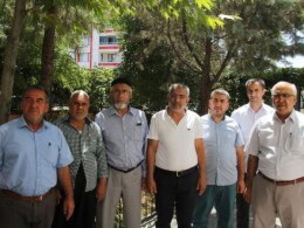 Mahalleli cami yetersizliğine çözüm istiyor