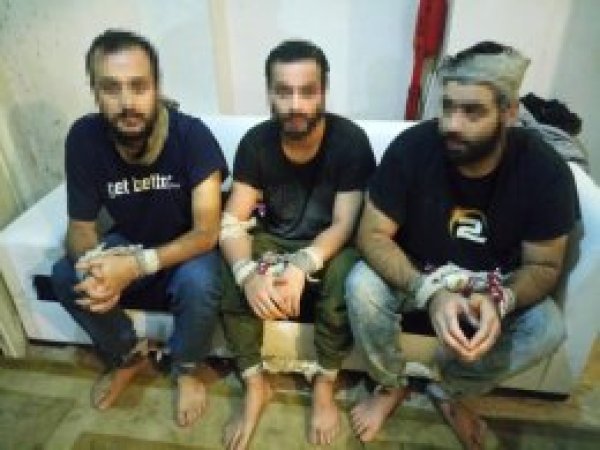 Ütüyle işkence gören İranlı rehineler kurtarıldı