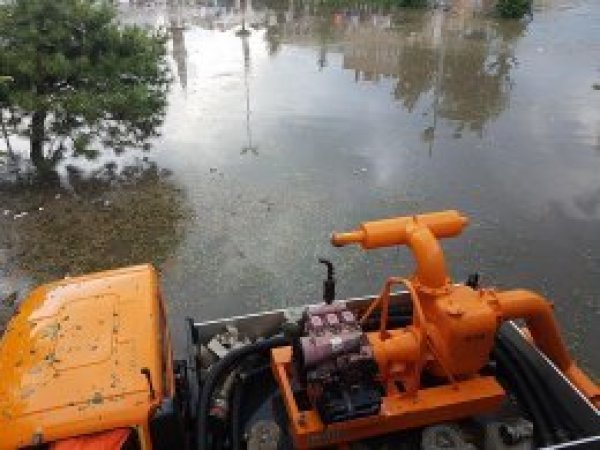 İstanbul'da şiddetli yağış ve fırtına hayatı olumsuz etkiledi
