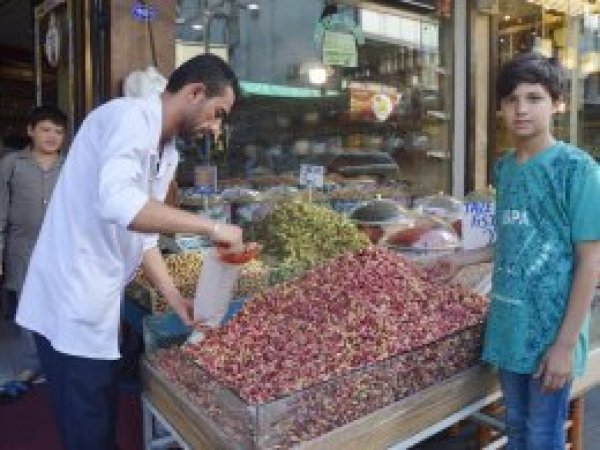 Antep fıstığı tezgahlarda