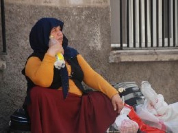4 apartman sakini yardım bekliyor