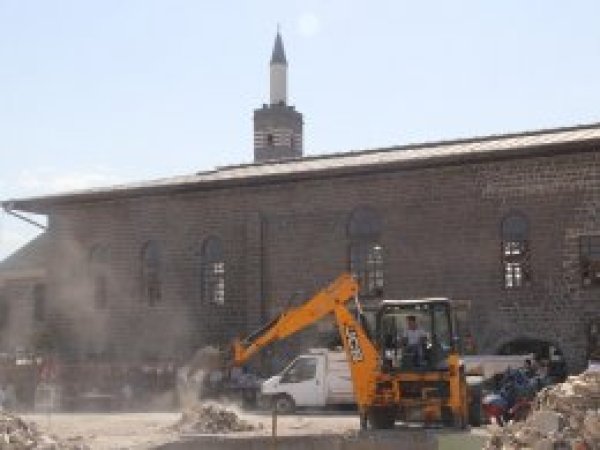 Diyarbakır Ulu Camii’ye çevre düzenlemesi