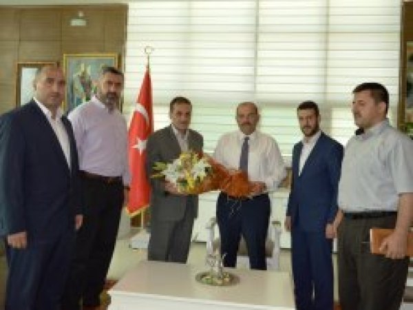 HÜDA PAR’dan Bitlis’in yeni valisine ziyaret