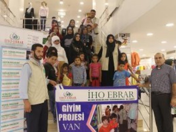 IHO EBRAR Vanlı çocukların yüzünü güldürdü