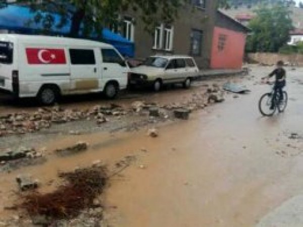 Isparta yağışa teslim oldu