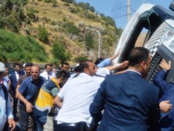 Bakan Ağbal'ın konvoyunda kaza: 6 yaralı