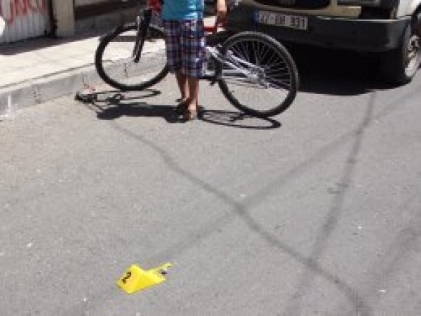 Çocuğunu kurşunlardan korurken hayatından oldu