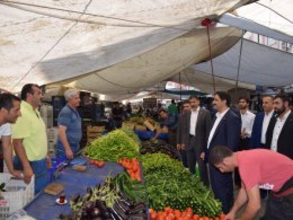 HÜDA PAR'dan semt pazarı esnafına ziyaret