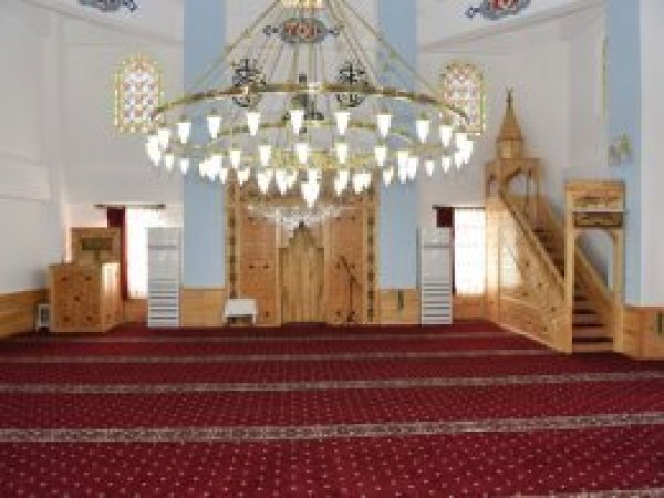 Samanlık yapılan Asırlık Cami yeniden ibadete açılacak