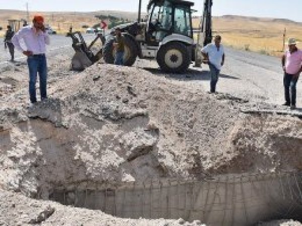 Silvan'da yola tuzaklanan bomba imha edildi